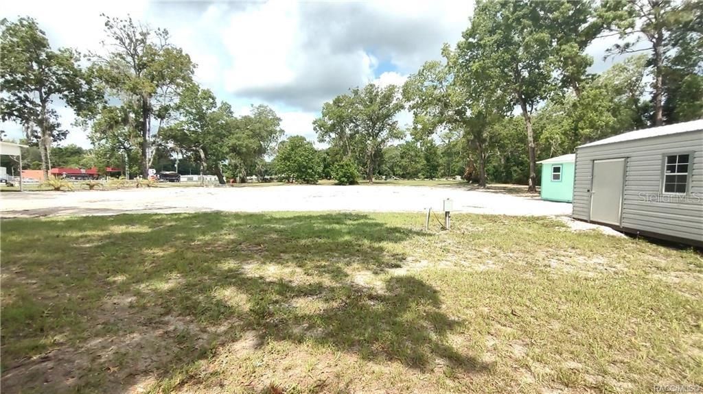 На продажу: $475,000 (1.83 acres)