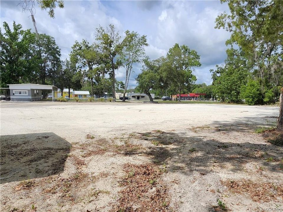 На продажу: $475,000 (1.83 acres)