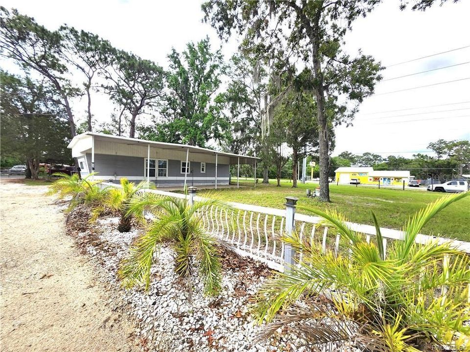 На продажу: $475,000 (1.83 acres)