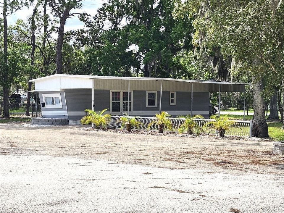 На продажу: $475,000 (1.83 acres)