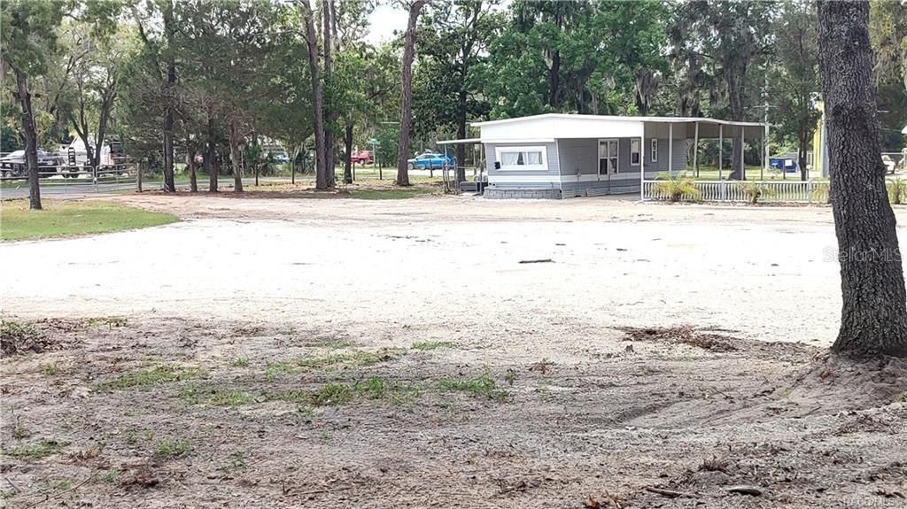 На продажу: $475,000 (1.83 acres)