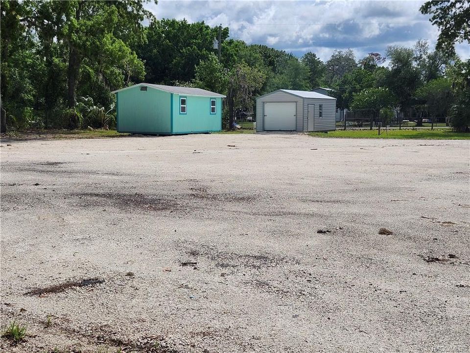 На продажу: $475,000 (1.83 acres)