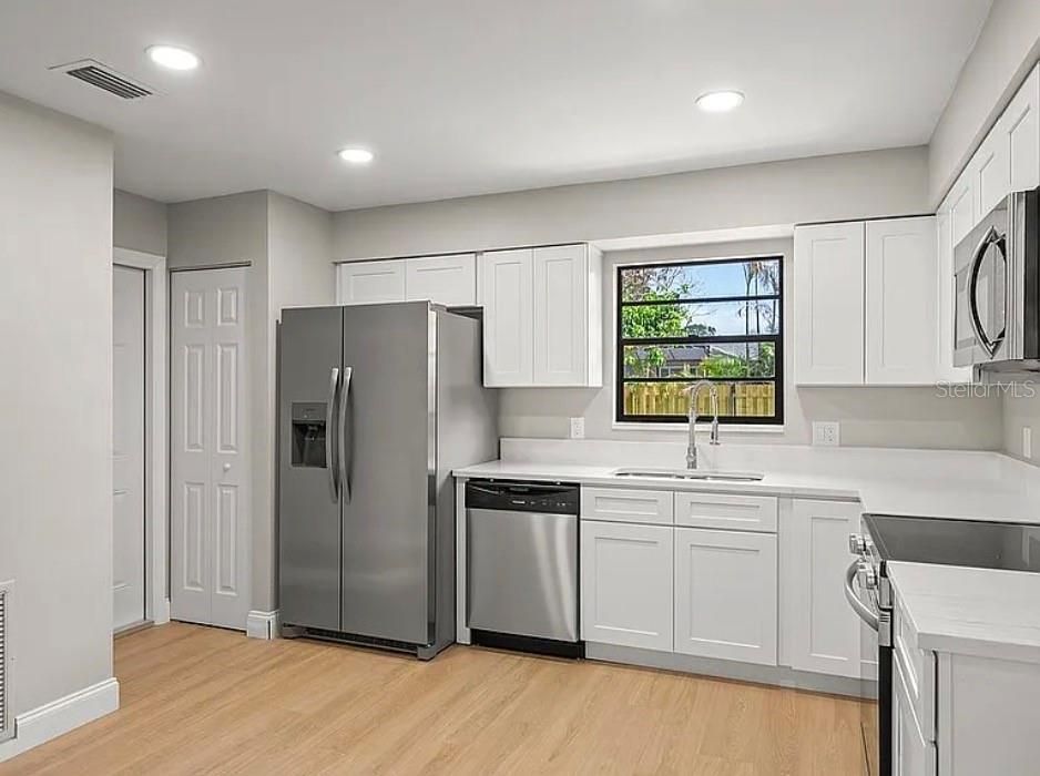 For Sale: $297,550 (3 beds, 2 baths, 1232 Square Feet)