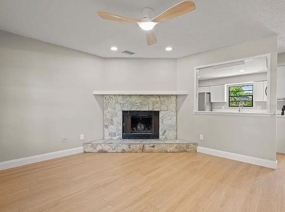 For Sale: $297,550 (3 beds, 2 baths, 1232 Square Feet)