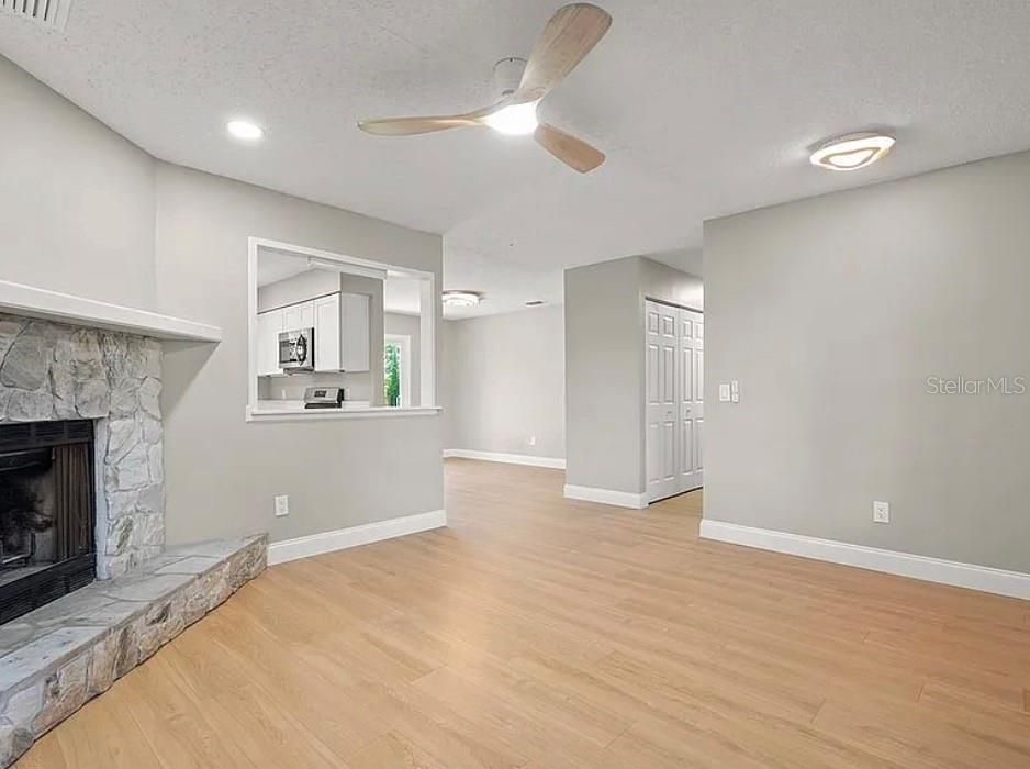 For Sale: $297,550 (3 beds, 2 baths, 1232 Square Feet)