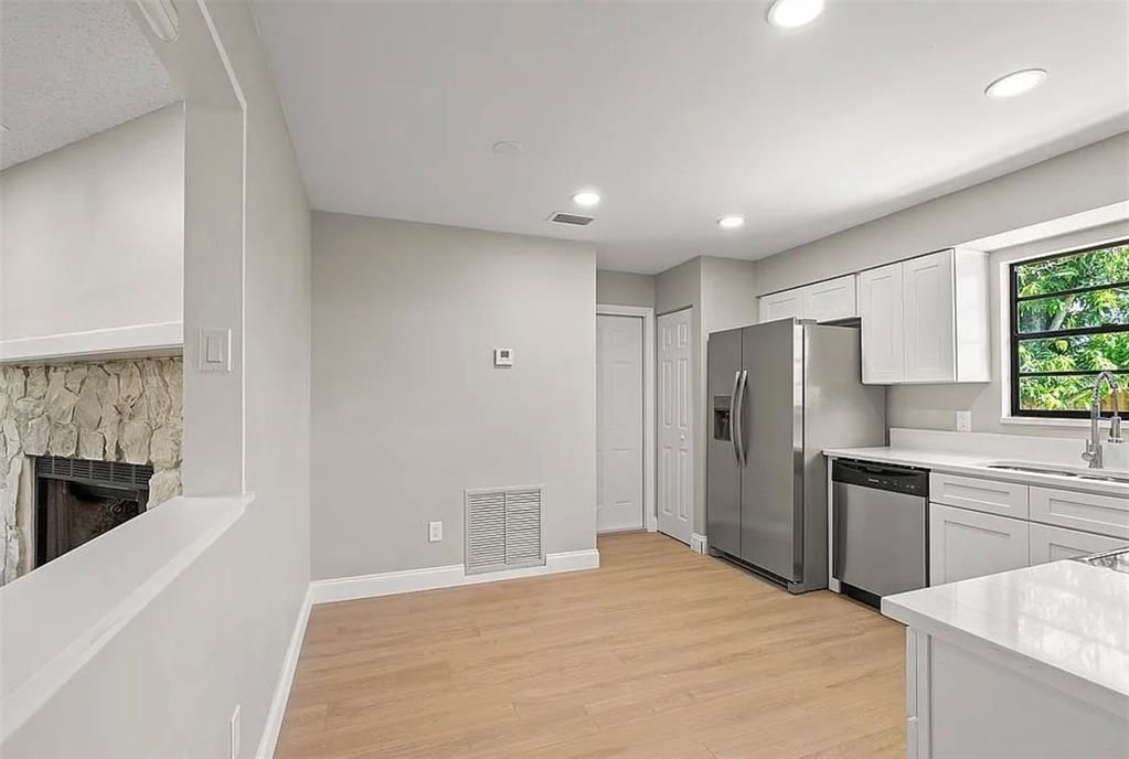 For Sale: $297,550 (3 beds, 2 baths, 1232 Square Feet)
