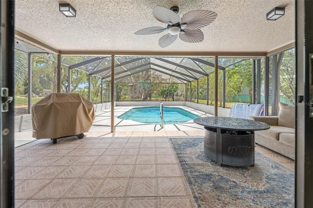For Sale: $389,900 (3 beds, 3 baths, 1568 Square Feet)