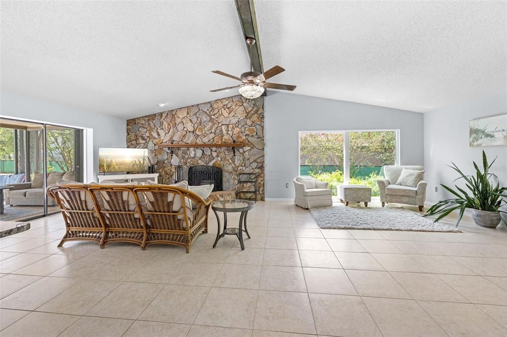 For Sale: $389,900 (3 beds, 3 baths, 1568 Square Feet)