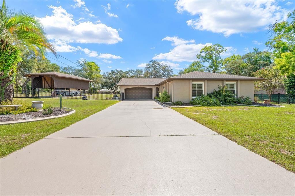 For Sale: $389,900 (3 beds, 3 baths, 1568 Square Feet)