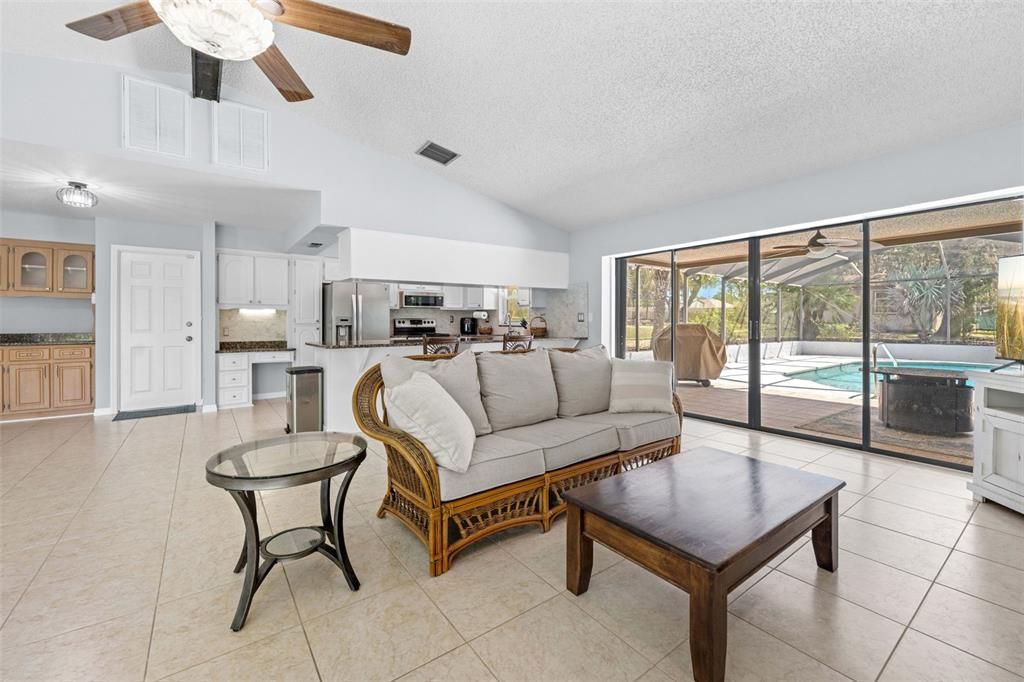For Sale: $389,900 (3 beds, 3 baths, 1568 Square Feet)