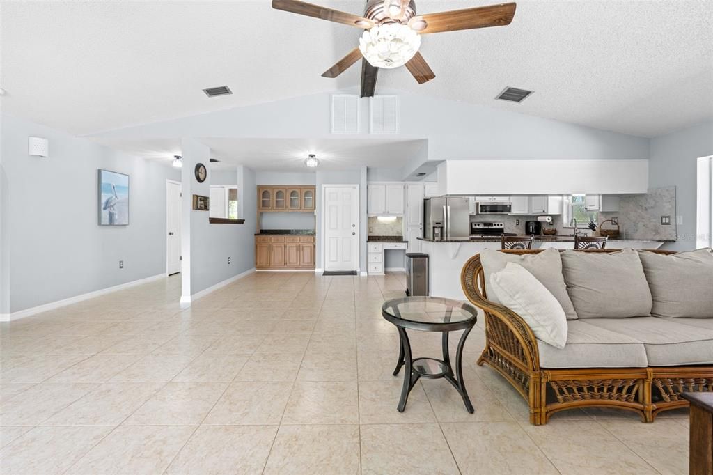 For Sale: $389,900 (3 beds, 3 baths, 1568 Square Feet)