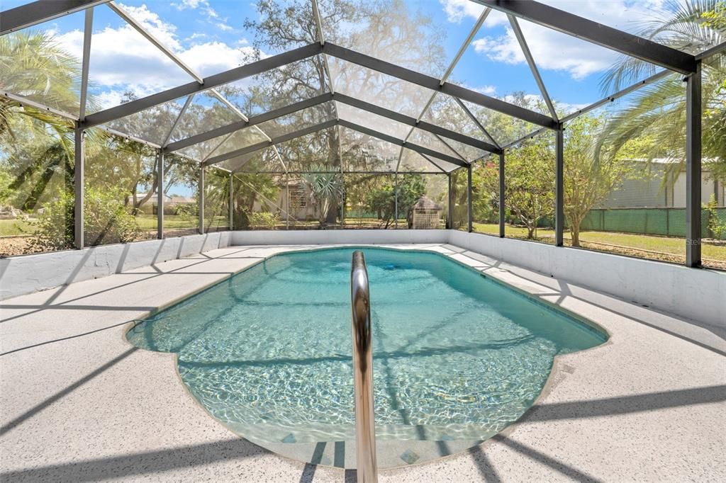 For Sale: $389,900 (3 beds, 3 baths, 1568 Square Feet)