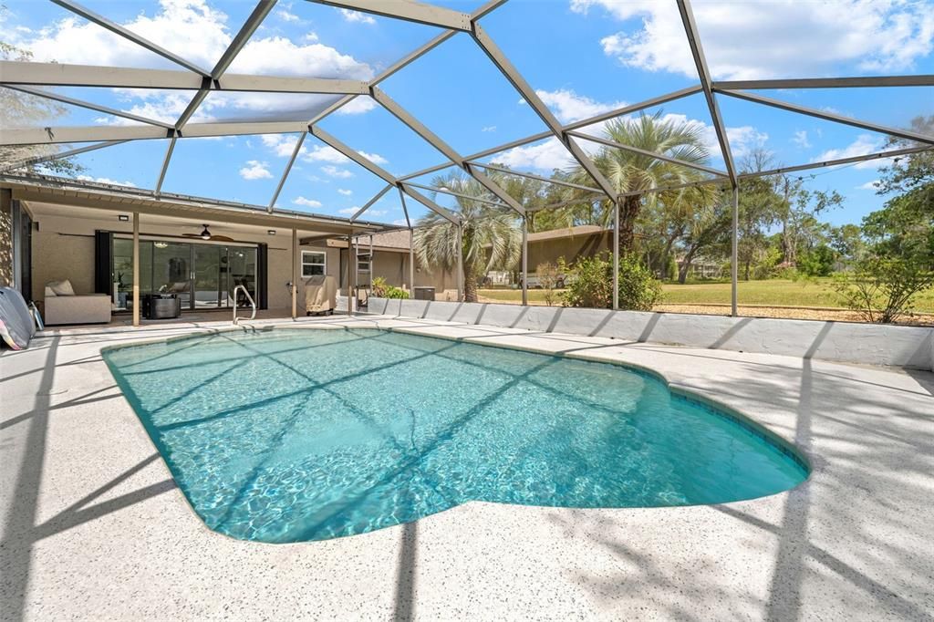 For Sale: $389,900 (3 beds, 3 baths, 1568 Square Feet)