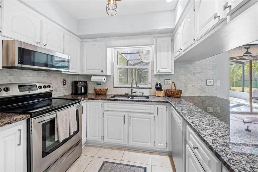 For Sale: $389,900 (3 beds, 3 baths, 1568 Square Feet)