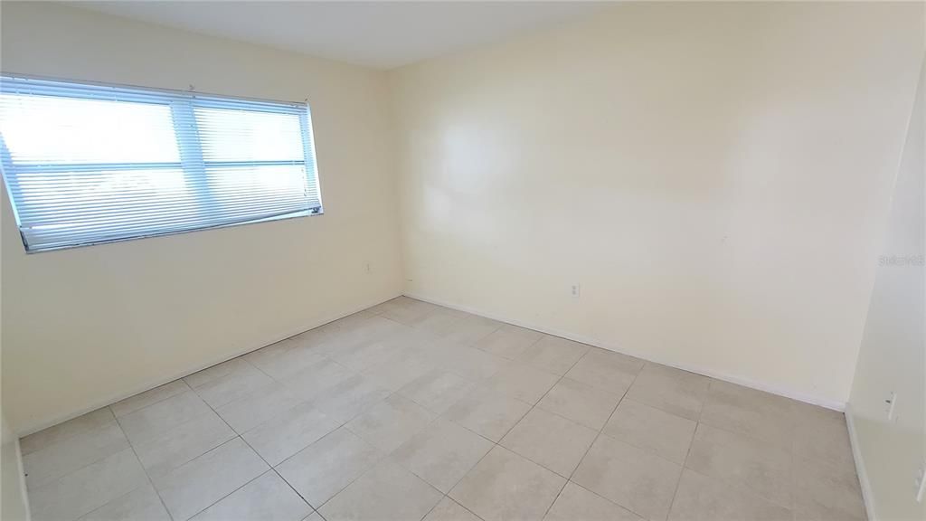 For Rent: $1,350 (2 beds, 1 baths, 1484 Square Feet)