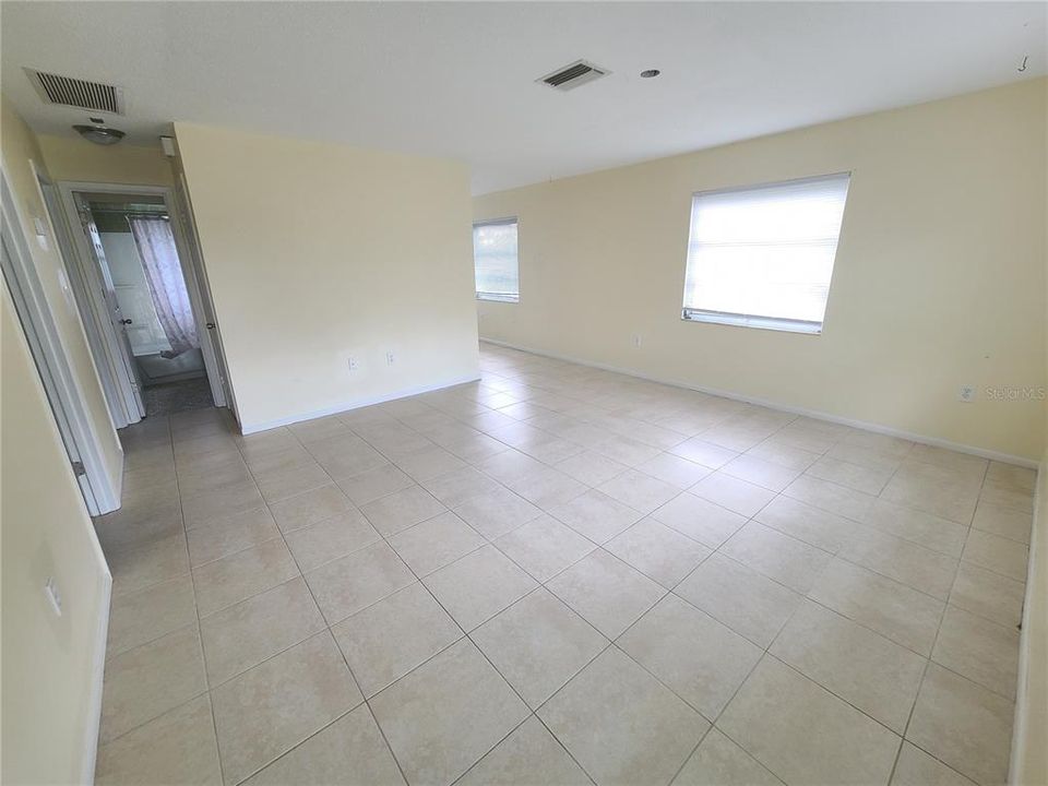 For Rent: $1,350 (2 beds, 1 baths, 1484 Square Feet)