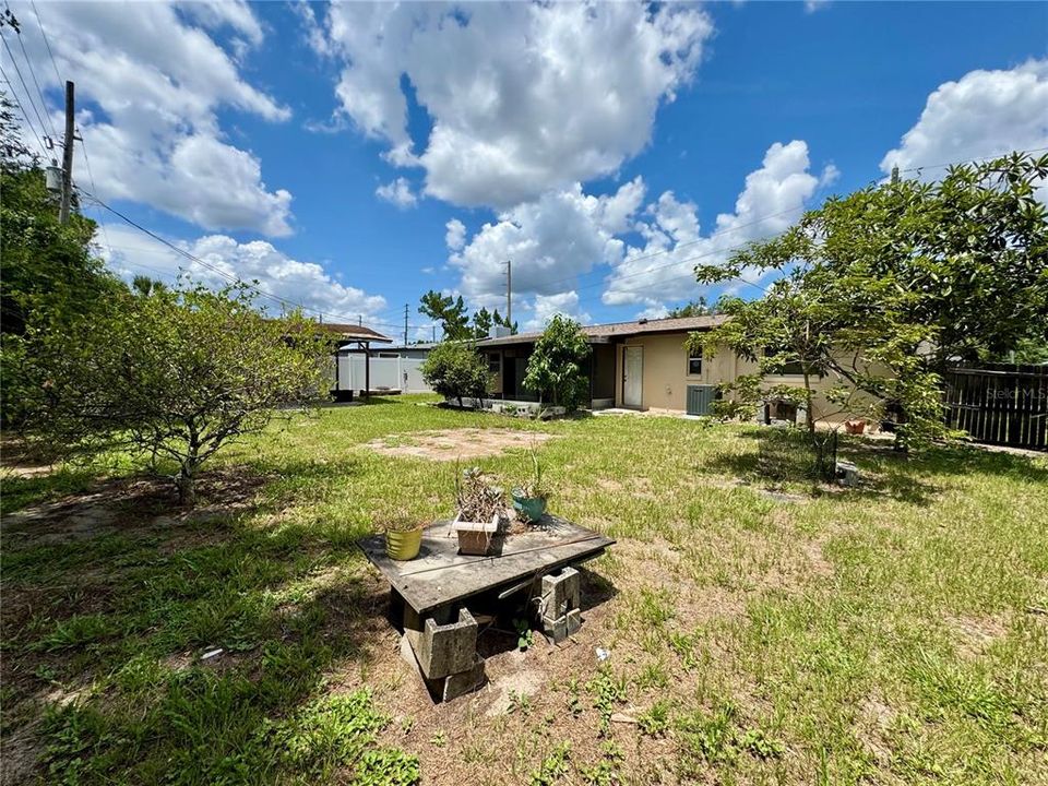 For Rent: $2,100 (3 beds, 1 baths, 1007 Square Feet)