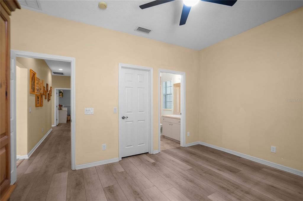 For Sale: $575,000 (3 beds, 3 baths, 2404 Square Feet)