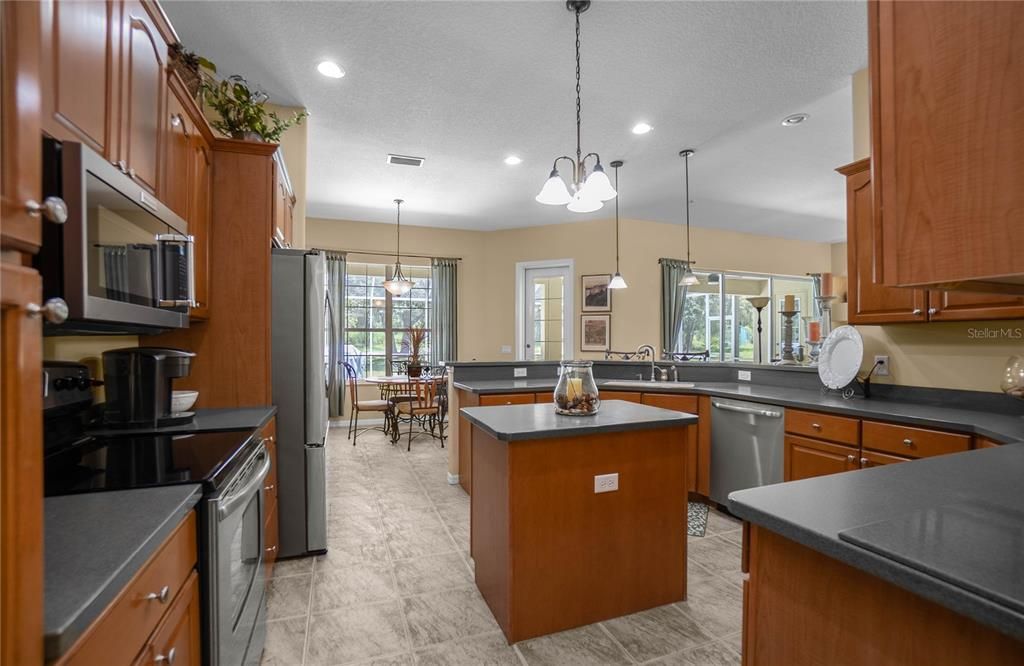 For Sale: $575,000 (3 beds, 3 baths, 2404 Square Feet)