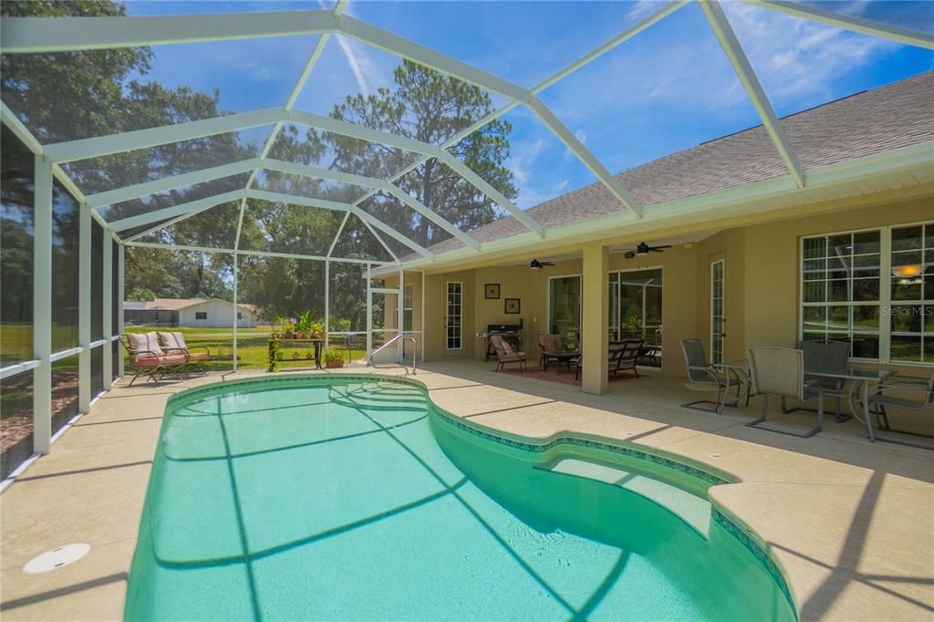 For Sale: $575,000 (3 beds, 3 baths, 2404 Square Feet)