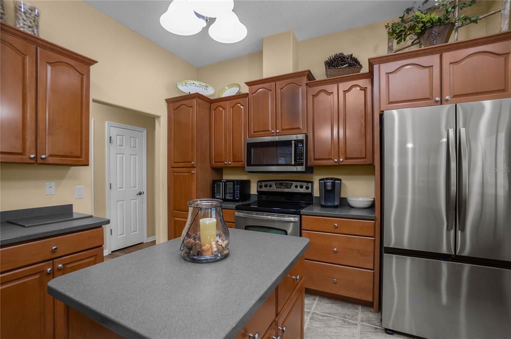 For Sale: $575,000 (3 beds, 3 baths, 2404 Square Feet)