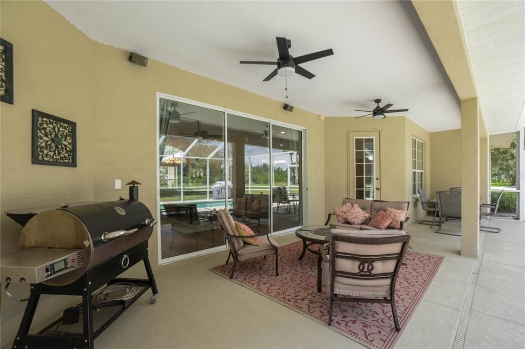 For Sale: $575,000 (3 beds, 3 baths, 2404 Square Feet)