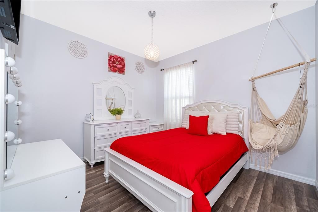 На продажу: $399,990 (4 спален, 2 ванн, 1846 Квадратных фут)