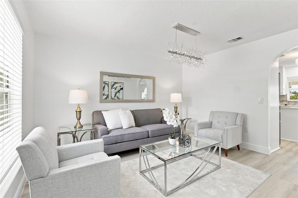 En Venta: $475,000 (5 camas, 2 baños, 2135 Pies cuadrados)