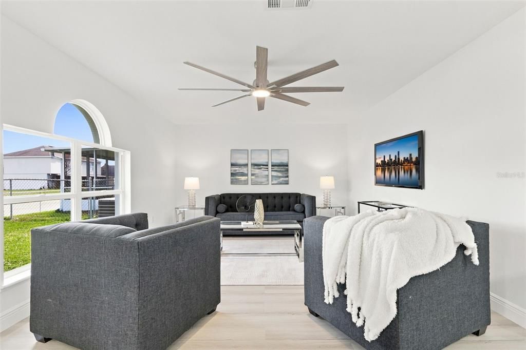 En Venta: $475,000 (5 camas, 2 baños, 2135 Pies cuadrados)