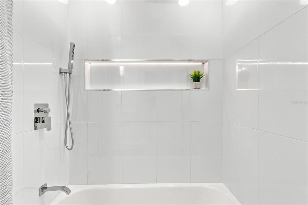 En Venta: $475,000 (5 camas, 2 baños, 2135 Pies cuadrados)