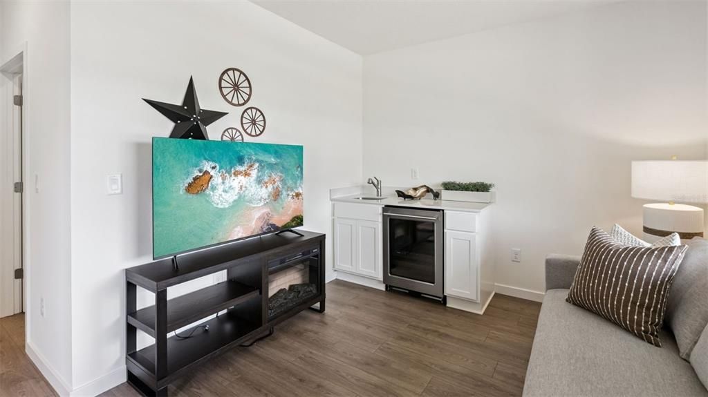 For Sale: $445,000 (5 beds, 3 baths, 2077 Square Feet)