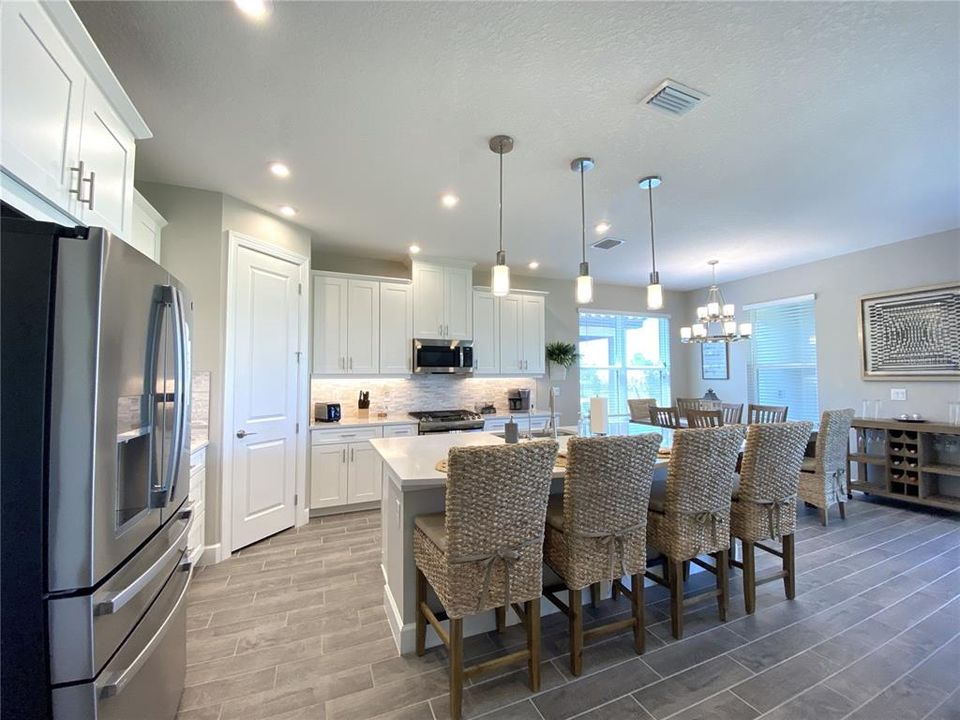 For Rent: $3,200 (3 beds, 3 baths, 2100 Square Feet)