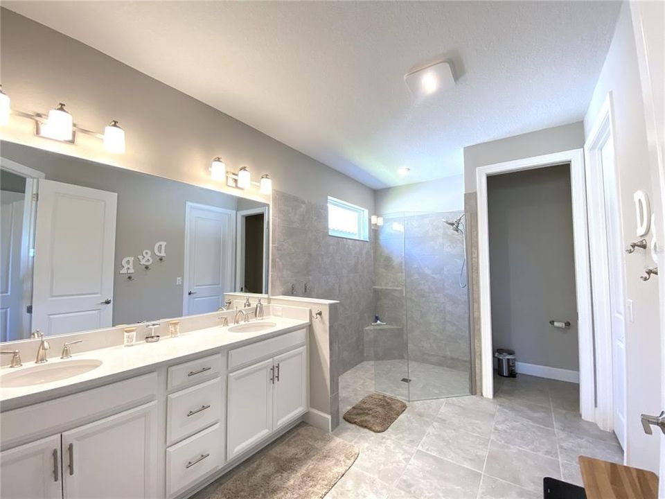 For Rent: $3,200 (3 beds, 3 baths, 2100 Square Feet)