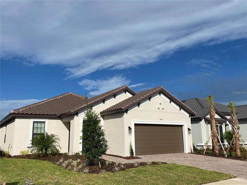 For Rent: $3,200 (3 beds, 3 baths, 2100 Square Feet)