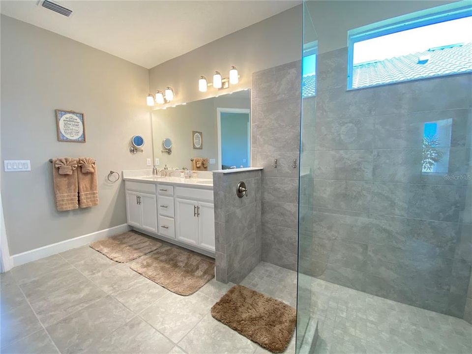 For Rent: $3,200 (3 beds, 3 baths, 2100 Square Feet)