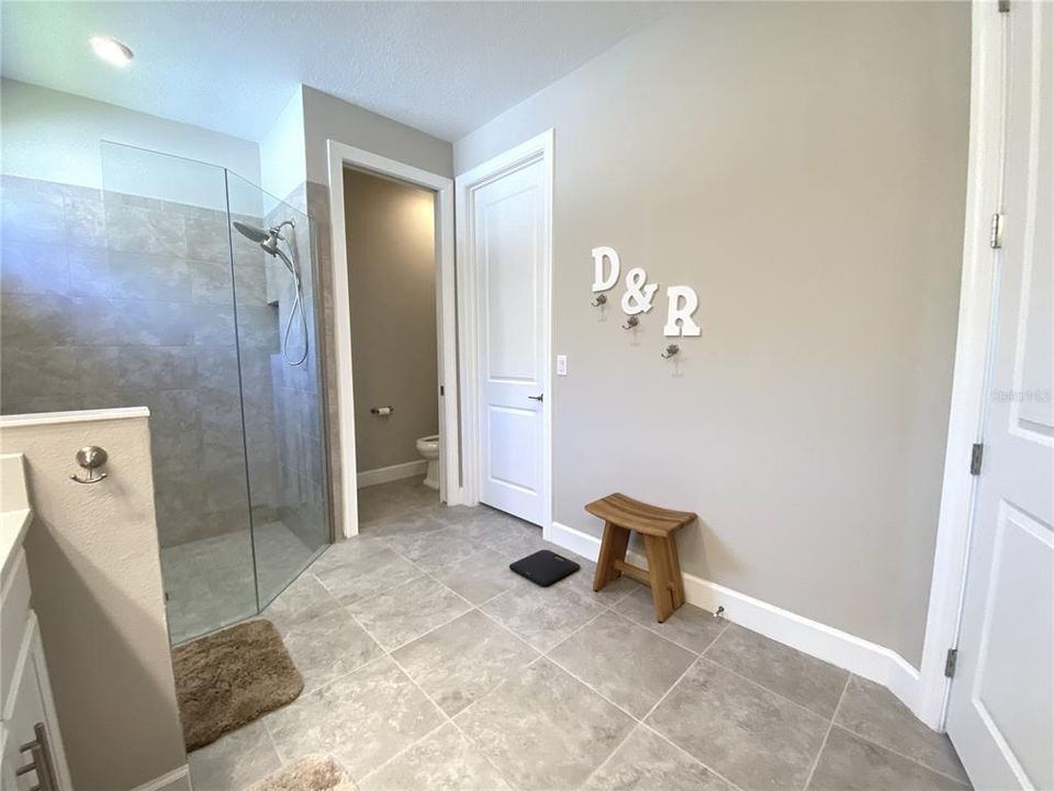 For Rent: $3,200 (3 beds, 3 baths, 2100 Square Feet)