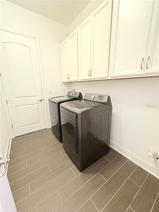 For Rent: $2,950 (3 beds, 3 baths, 2507 Square Feet)