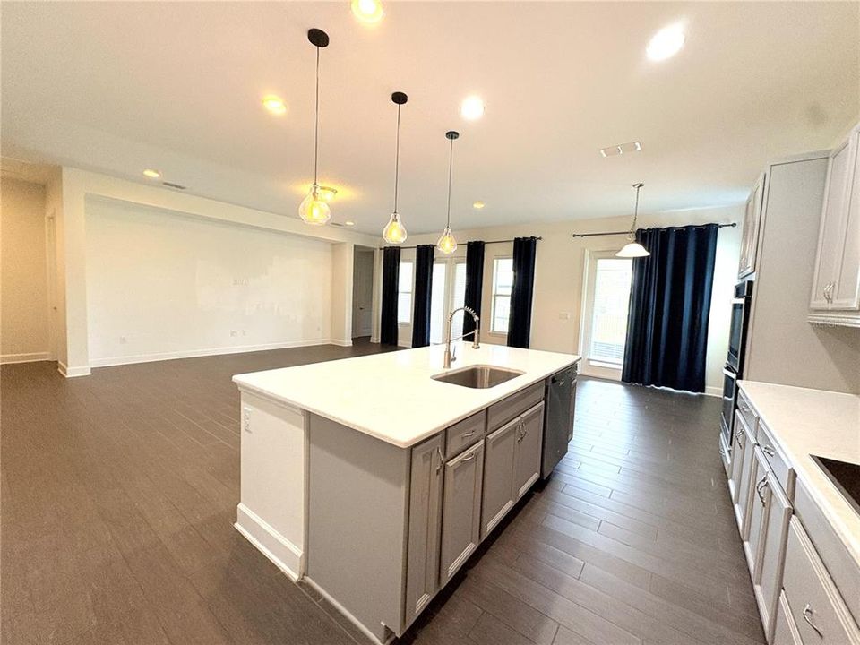 For Rent: $2,950 (3 beds, 3 baths, 2507 Square Feet)