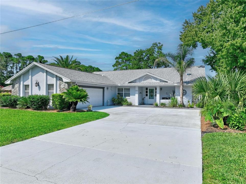 For Sale: $359,900 (3 beds, 2 baths, 2028 Square Feet)