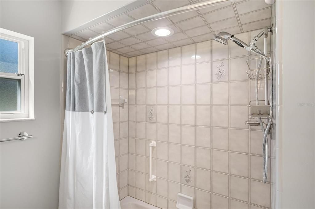 For Sale: $359,900 (3 beds, 2 baths, 2028 Square Feet)