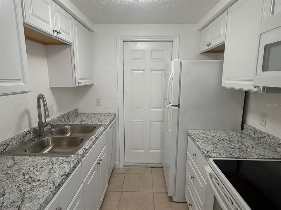 For Rent: $1,250 (2 beds, 1 baths, 722 Square Feet)