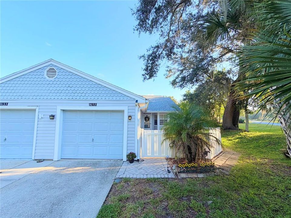 For Sale: $219,000 (2 beds, 2 baths, 1044 Square Feet)