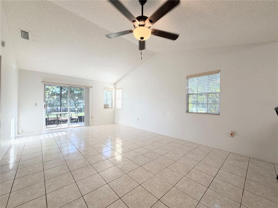 For Sale: $219,000 (2 beds, 2 baths, 1044 Square Feet)