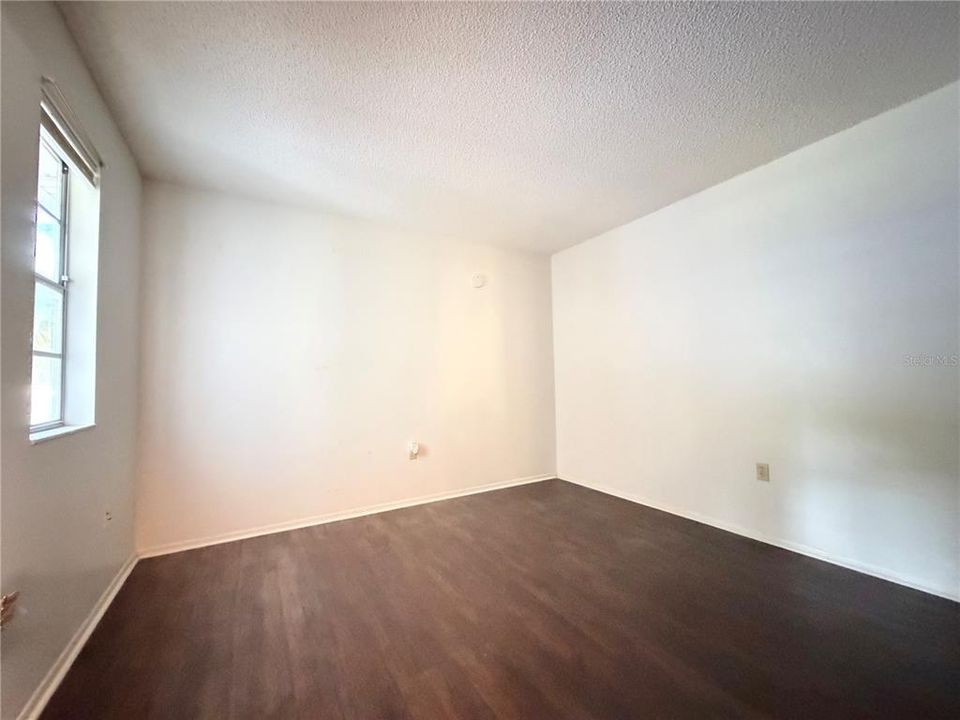 For Sale: $219,000 (2 beds, 2 baths, 1044 Square Feet)