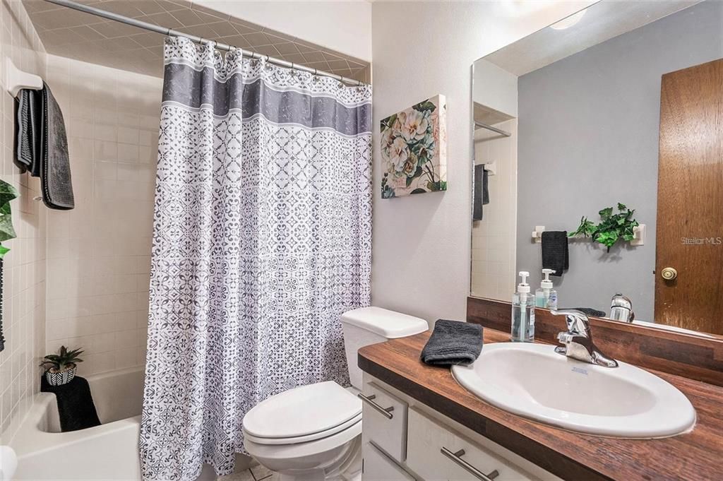 For Sale: $219,000 (2 beds, 2 baths, 1044 Square Feet)