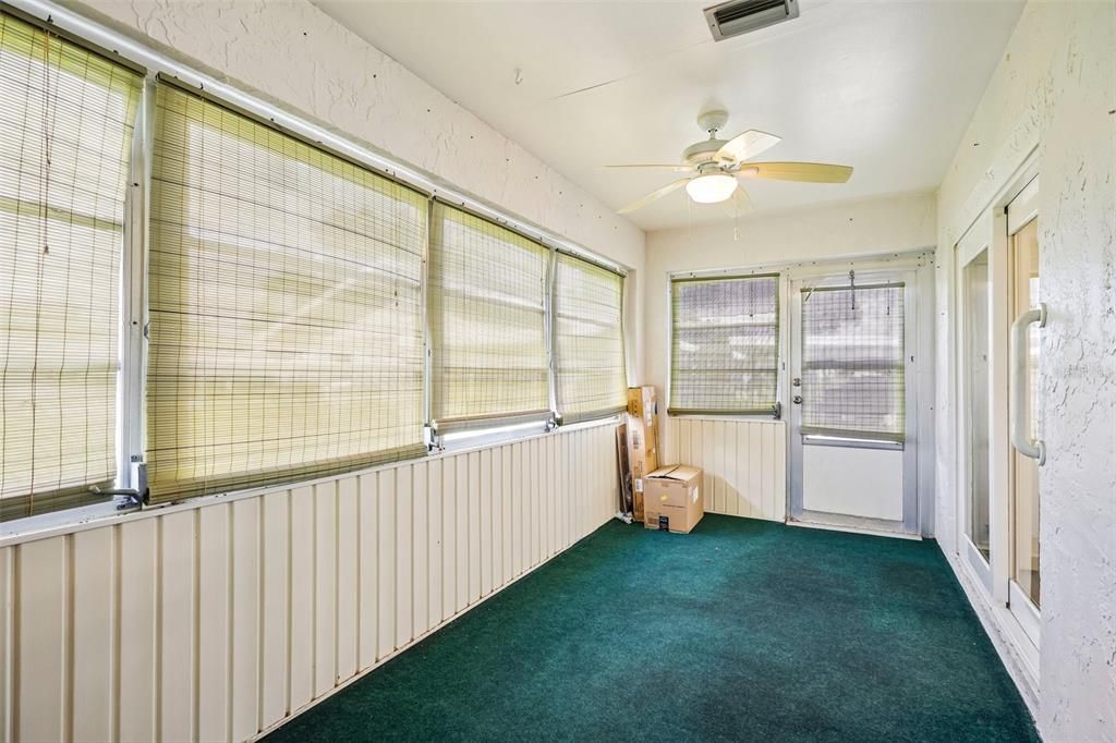 For Sale: $129,000 (2 beds, 2 baths, 984 Square Feet)