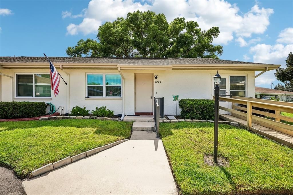 For Sale: $129,000 (2 beds, 2 baths, 984 Square Feet)