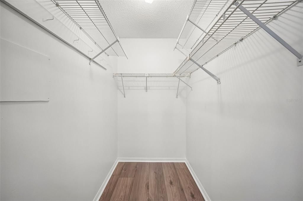 For Sale: $129,000 (2 beds, 2 baths, 984 Square Feet)