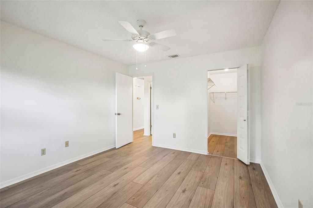 For Sale: $129,000 (2 beds, 2 baths, 984 Square Feet)