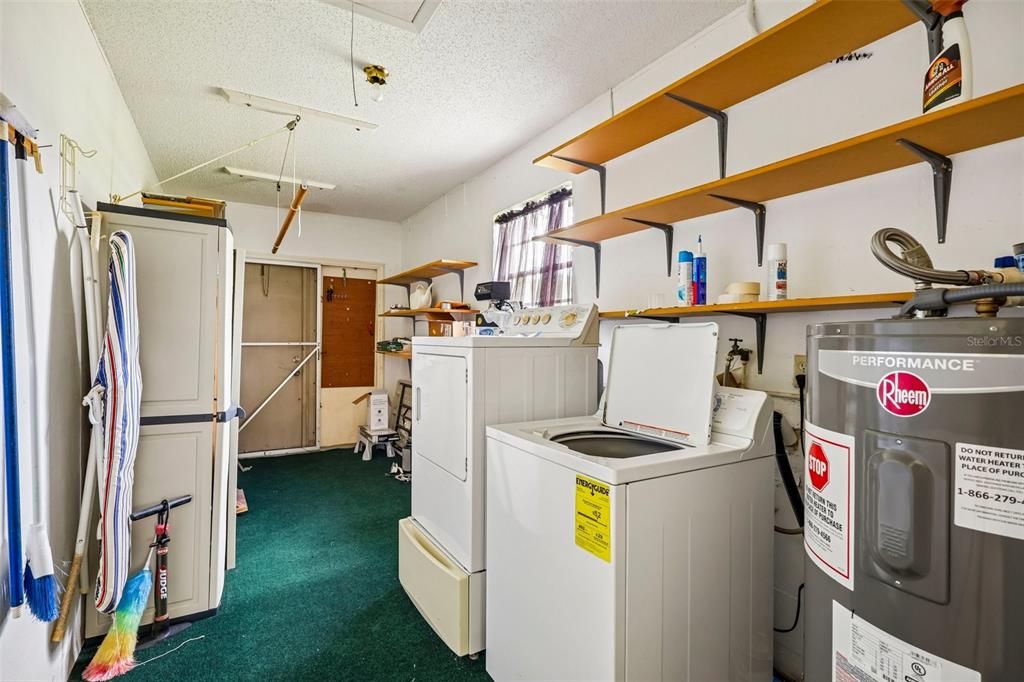 For Sale: $129,000 (2 beds, 2 baths, 984 Square Feet)